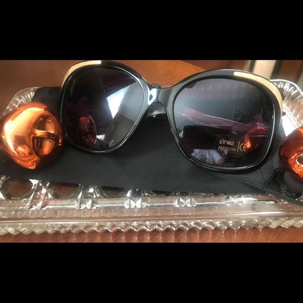 Black Panther fashion sunglasses with case, NEW!